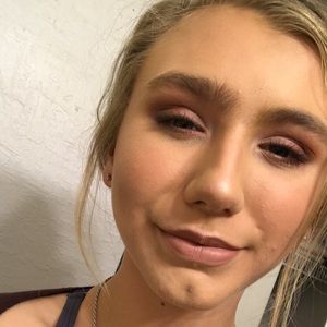 Meet your Posher, Chloe